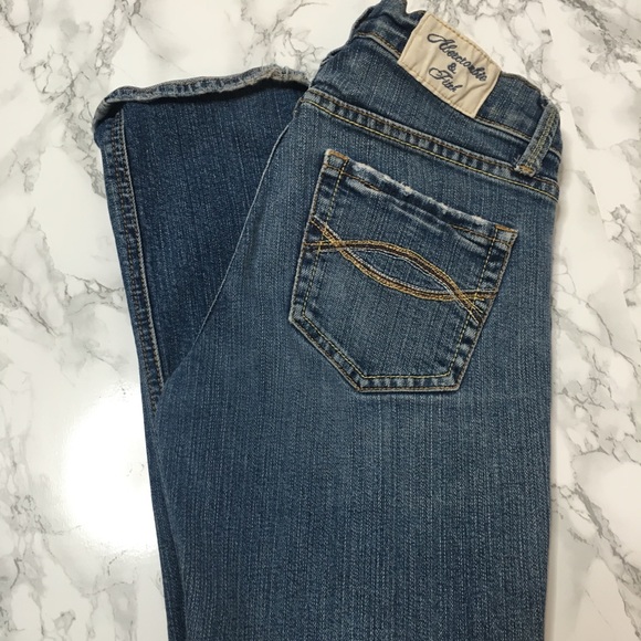 Abercrombie & Fitch straight leg jeans. - Picture 2 of 7